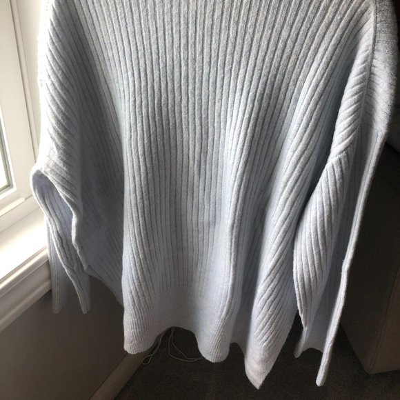 H&M Sweater - Picture 3 of 4